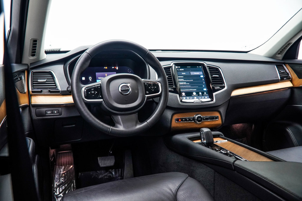Used 2024 Volvo XC90 T8 Plus AWD/4WD image 21