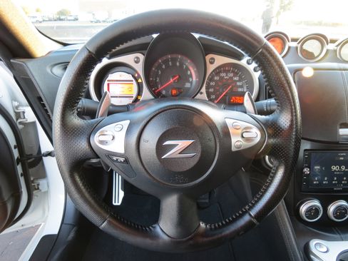 Used 2010 Nissan 370Z Coupe image 12