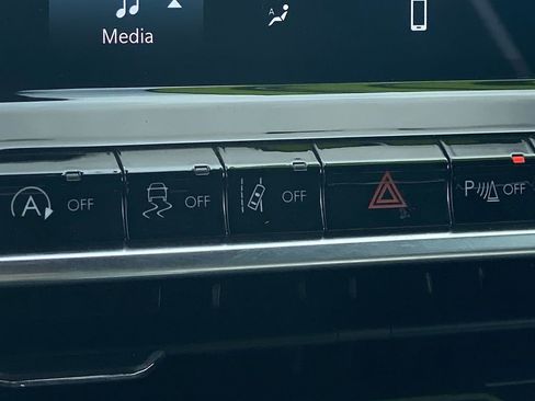 Used 2023 Jeep Compass Limited image 18