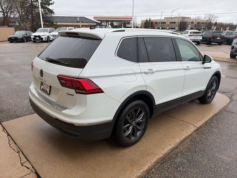 Used 2022 Volkswagen Tiguan SE AWD/4WD image 7