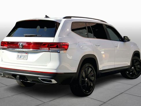Used 2024 Volkswagen Atlas SE w/ Panoramic Sunroof Package image 12