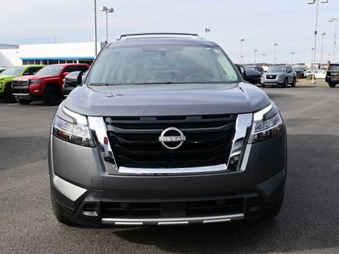 Certified 2023 Nissan Pathfinder Platinum image 3