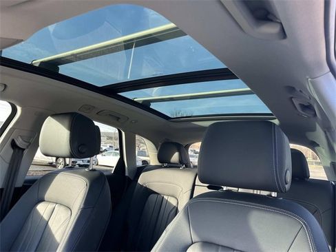 Used 2022 Audi Q5 2.0T Premium w/ Convenience Package image 34