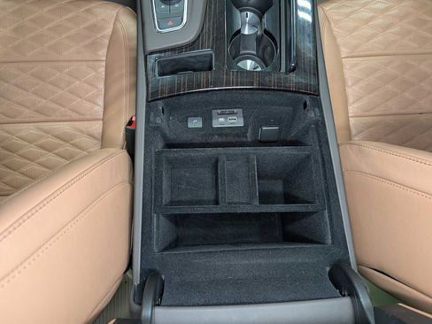 Certified 2022 Cadillac Escalade Premium Luxury w/ LPO, Illumination Package AWD/4WD image 21
