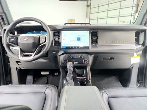 New 2025 Ford Bronco Badlands image 25