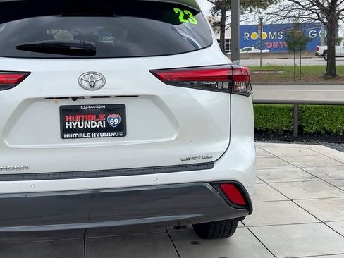 Used 2023 Toyota Highlander Limited image 17