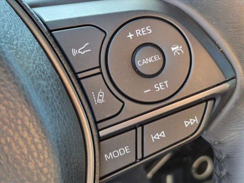 Used 2022 Toyota Camry XSE FWD image 15
