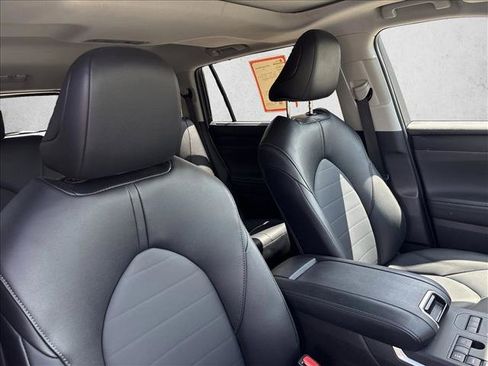 Certified 2026 Toyota Highlander XLE AWD/4WD image 29