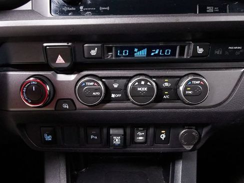 Used 2019 Toyota Tacoma TRD Off-Road w/ TRD Premium Off Road Package AWD/4WD image 16