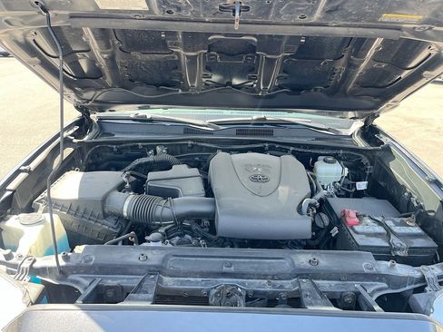 Used 2020 Toyota Tacoma TRD Off-Road AWD/4WD image 27