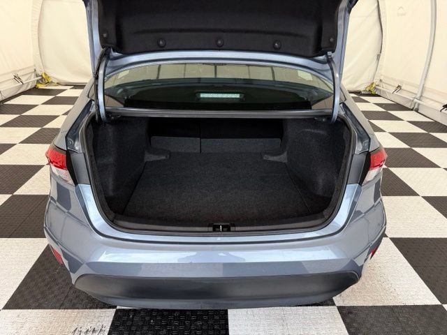 Used 2025 Toyota Corolla LE FWD image 4