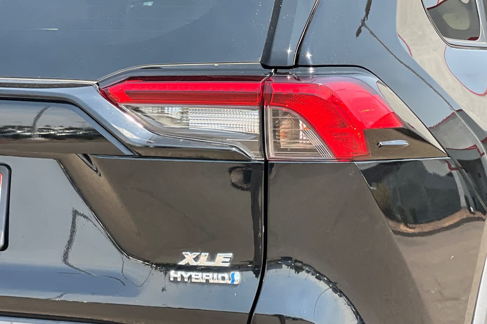 Certified 2022 Toyota RAV4 XLE AWD/4WD image 32