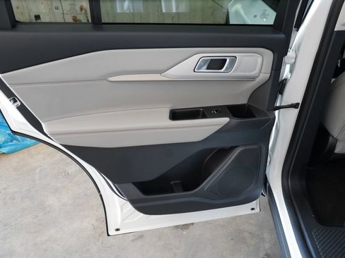 New 2026 Ford Explorer Active w/ Active Comfort Package RWD image 28