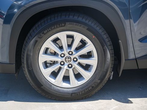 Certified 2024 Toyota Grand Highlander FWD image 11