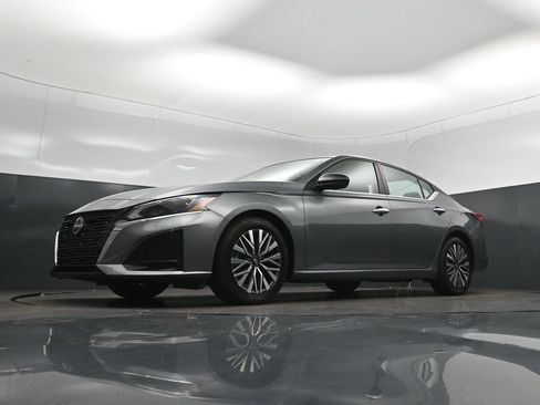 Used 2024 Nissan Altima 2.5 SV FWD image 38