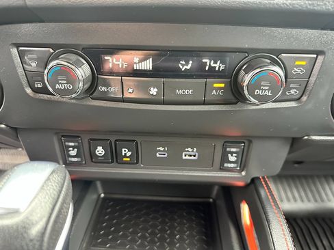 Used 2023 Nissan Frontier PRO-4X w/ Pro-4X Premium Package AWD/4WD image 17
