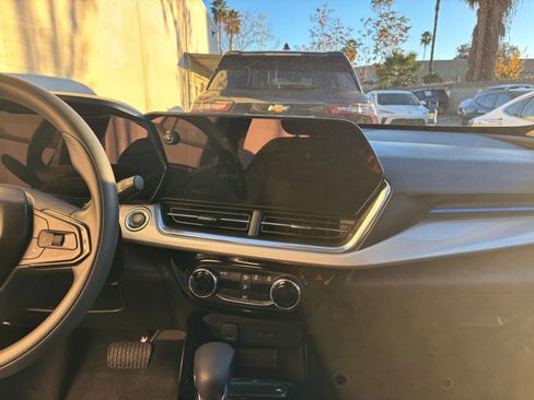 Used 2025 Chevrolet Trax LT image 18