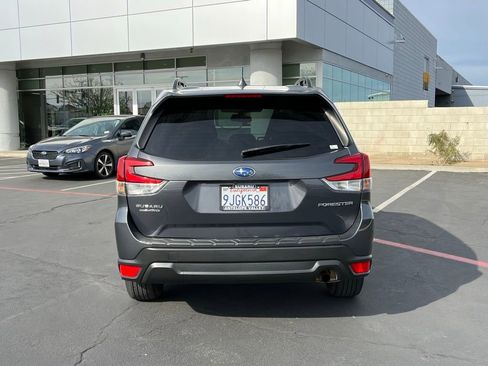 Used 2023 Subaru Forester Premium image 3