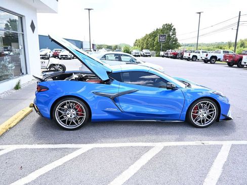 Used 2024 Chevrolet Corvette Z06 w/ Chrome Exterior Badge Package RWD image 34