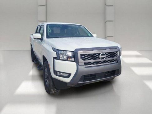 Used 2025 Nissan Frontier SV w/ SV Convenience Package RWD image 3