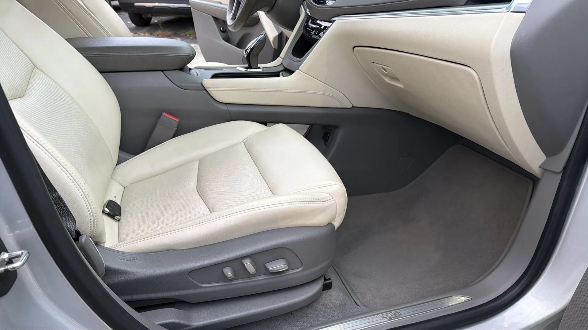 Used 2017 Cadillac XT5 Premium Luxury FWD image 34