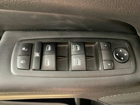 Used 2021 Jeep Grand Cherokee Laredo X AWD/4WD image 33