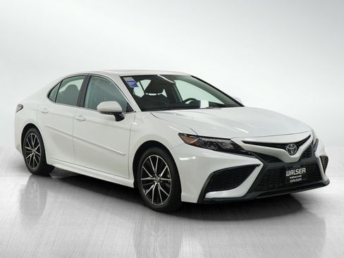 Used 2021 Toyota Camry SE w/ Cold Weather Package image 7