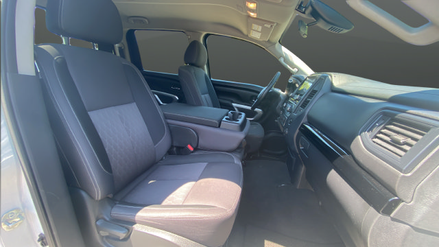 Used 2022 Nissan Titan SV AWD/4WD image 24
