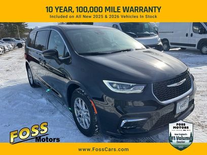 New 2026 Chrysler Pacifica Select