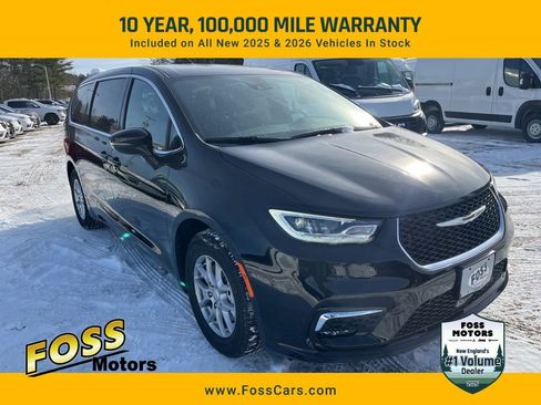 New 2026 Chrysler Pacifica Select image 1