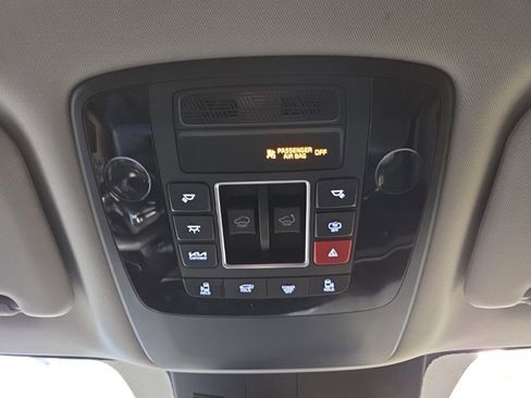 Used 2025 Kia Carnival SX image 30