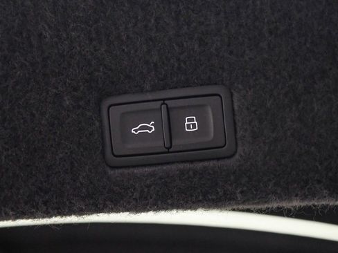 Used 2025 Lamborghini Urus SE image 8