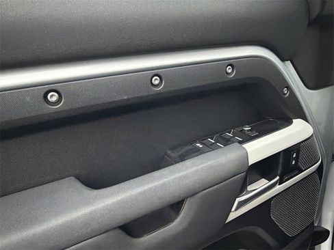 Used 2020 Land Rover Defender 110 S image 35