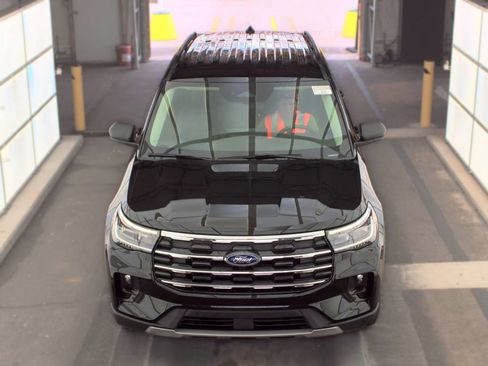 Used 2025 Ford Explorer Active w/ Active Comfort Package AWD/4WD image 3