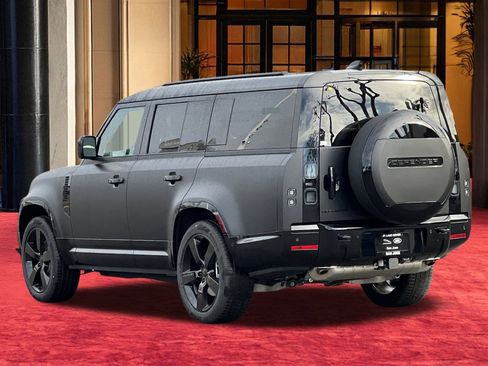 New 2026 Land Rover Defender 130 X-Dynamic SE image 4