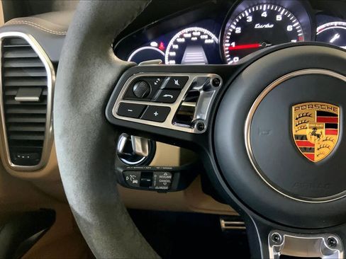 Used 2020 Porsche Cayenne Turbo image 23