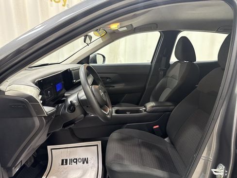 Used 2025 Nissan Kicks S w/ Charging Package FWD image 12