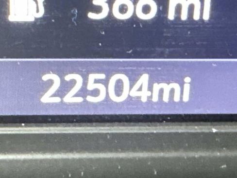 Used 2023 Buick Enclave Essence image 32