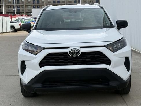 Used 2020 Toyota RAV4 LE FWD image 8
