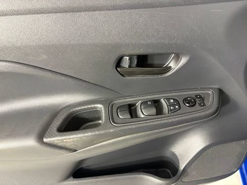 Used 2022 Nissan Versa S FWD image 18