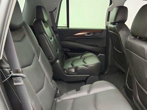 Used 2019 Cadillac Escalade Luxury AWD/4WD image 25