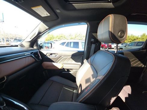 Used 2023 GMC Canyon AT4 w/ AT4 Premium Package image 25