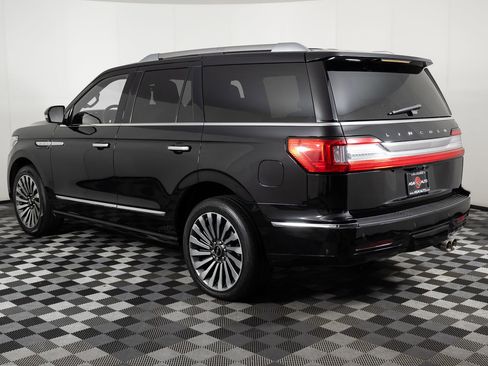 Used 2019 Lincoln Navigator Reserve image 3