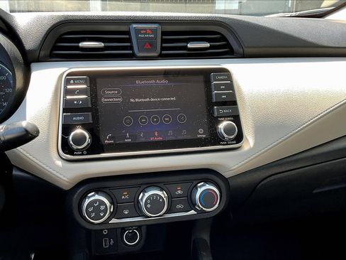 Used 2022 Nissan Versa SV FWD image 13