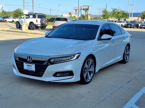 Used 2018 Honda Accord Touring image 3