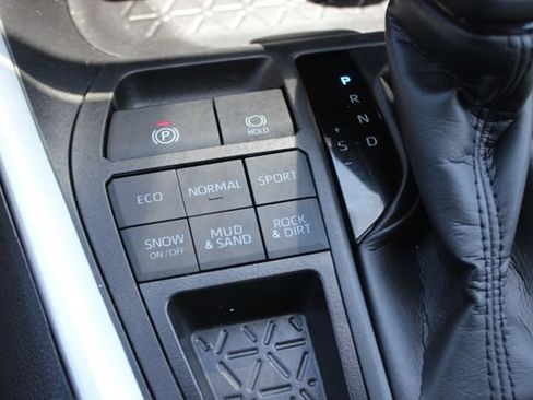 Used 2024 Toyota RAV4 LE AWD/4WD image 10