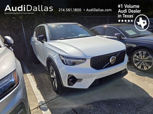 Used 2024 Volvo XC40 B5 Plus w/ Climate Package image 36