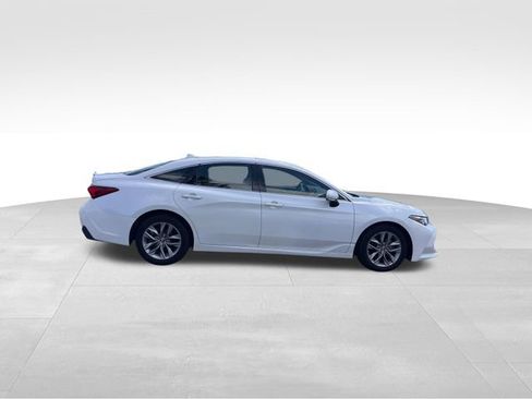 Used 2019 Toyota Avalon XLE w/ Moonroof Package FWD image 6