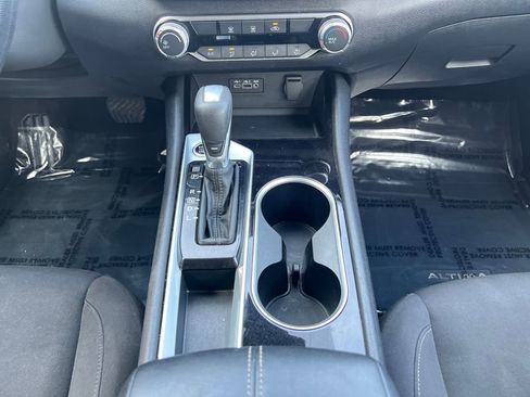 Used 2024 Nissan Altima 2.5 SV image 28