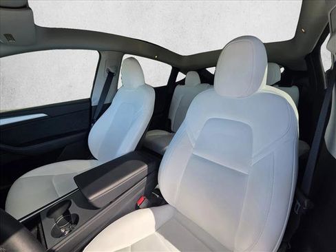 Used 2023 Tesla Model Y Performance image 11